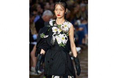 simone-rocha-look-fiori-nero