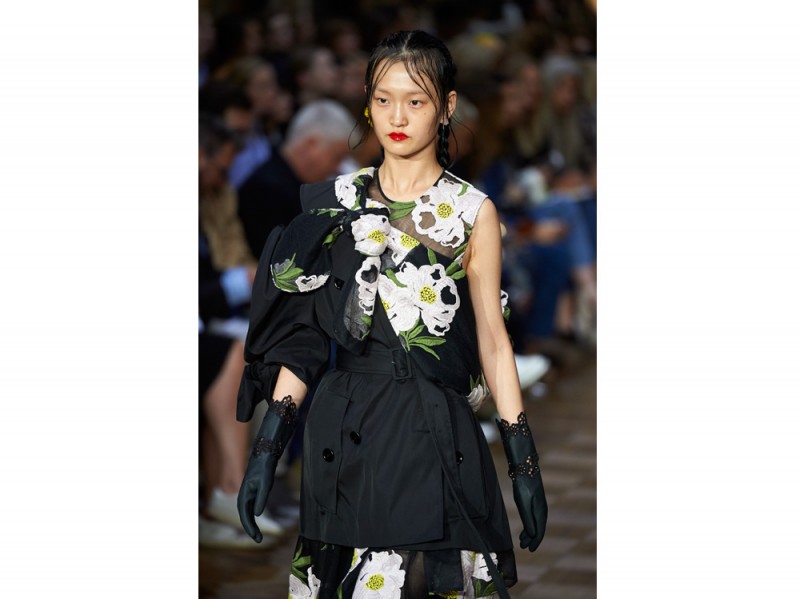 simone-rocha-look-fiori-nero