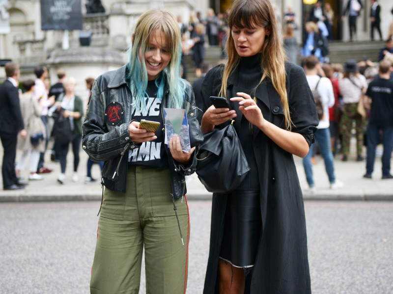 street-style-london-16-capelli-blu