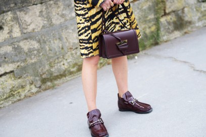 street-style-paris-2016-day-1-borsa-loewe