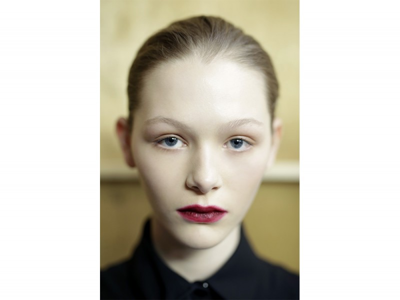 tendenza trucco senza sopracciglia (5)