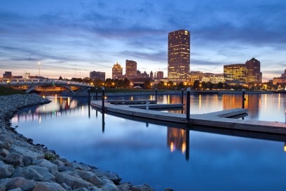 01City of Milwaukee skyline