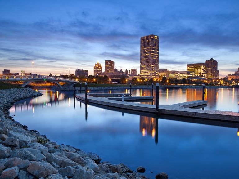 01City of Milwaukee skyline