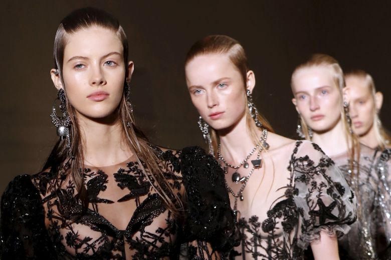 Alexander McQueen Primavera-Estate 2017: 10 dettagli della collezione