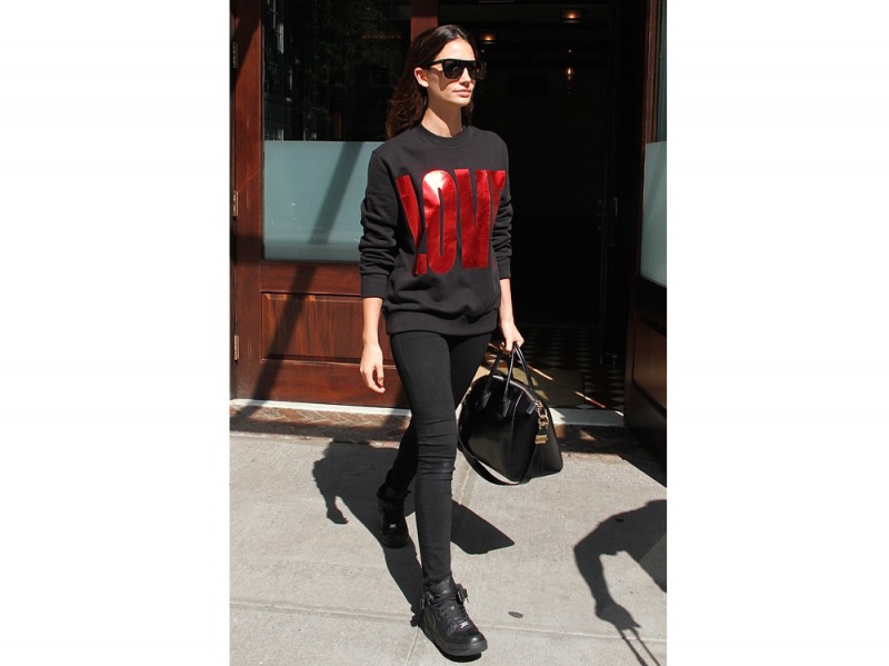 LILY-ALDRIDGE-olycom