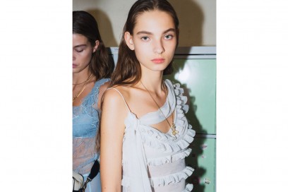 john-galliano-sfilata-primavera-estate-2016-01