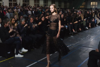 john-galliano-sfilata-primavera-estate-2016-11