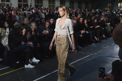 john-galliano-sfilata-primavera-estate-2016-12