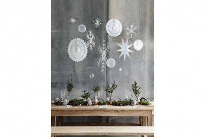 15-Natale-minimal-chic-come-decorare-la-casa-decori-appesi-in-carta