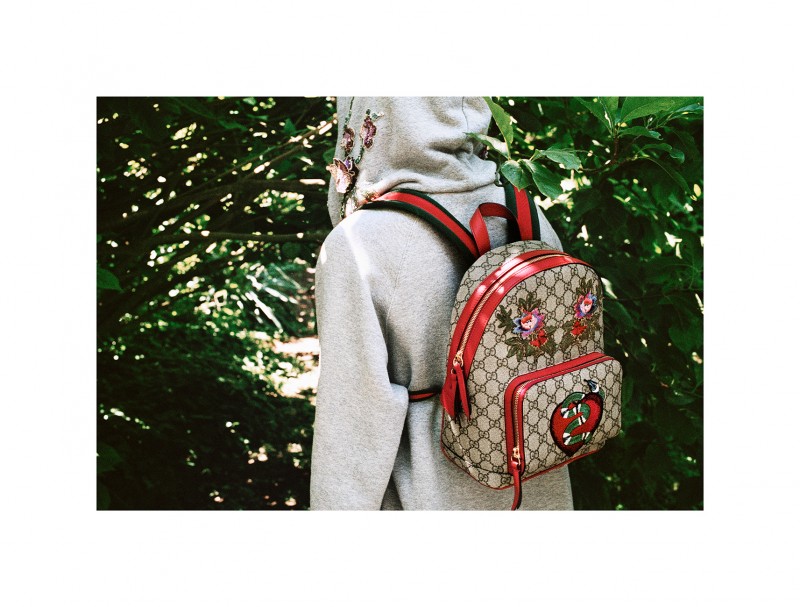 GU493_GIFT GIVING 16_RGB_150dpi_24