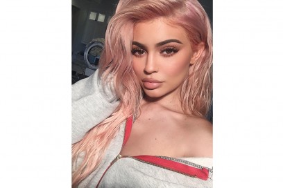 Kylie-Jenner-coliri-capelli_-rosa-pastello