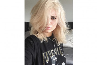 Kylie-Jenner-coliri-capelli_biondo-miele-chiarissimo