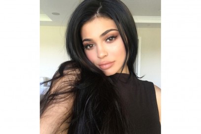 Kylie-Jenner-coliri-capelli_nero