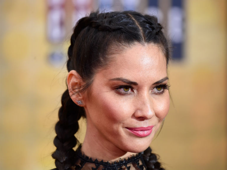 cover-Olivia Munn tutti i suoi migliori make up e look capelli-mobile