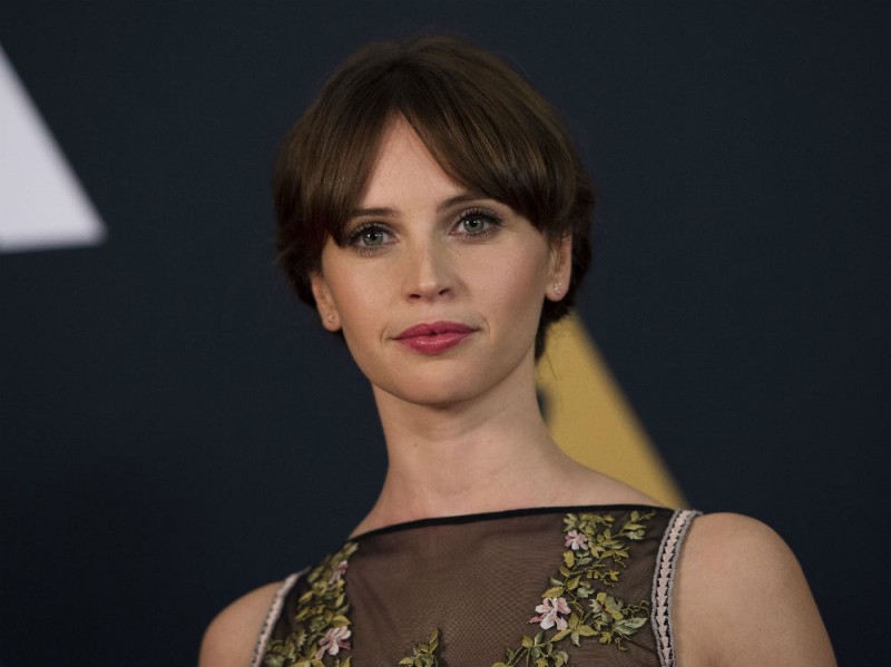 felicity-jones-capelli-trucco (6)