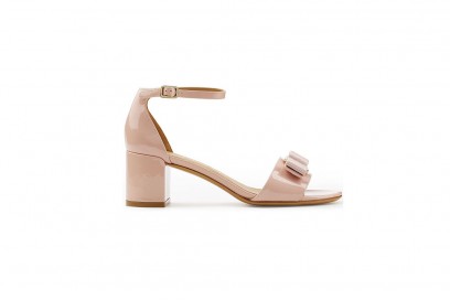 salvatore-ferragamo-sandali-rosa-cipria