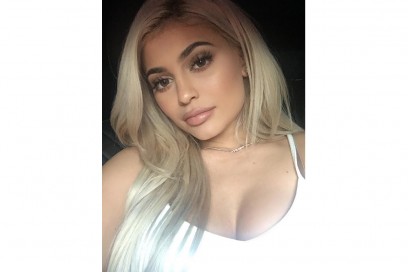 10VersioniBiondoPlatino-KylieJenner