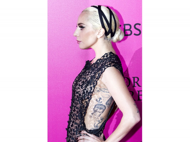10VersioniBiondoPlatino-Victoria-Secret-LadyGaga