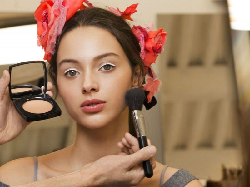 Chanel Métiers D’Art il backstage beauty della sfilata Parise Cosmopolite (10)