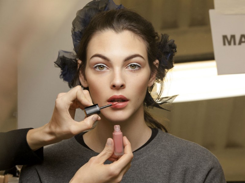 Chanel Métiers D’Art il backstage beauty della sfilata Parise Cosmopolite (13)