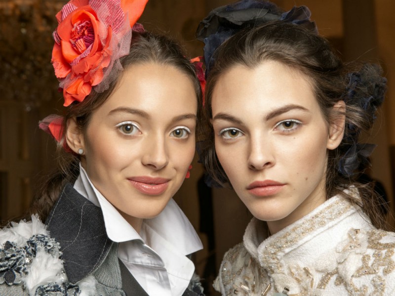 Chanel Métiers D’Art il backstage beauty della sfilata Parise Cosmopolite (14)