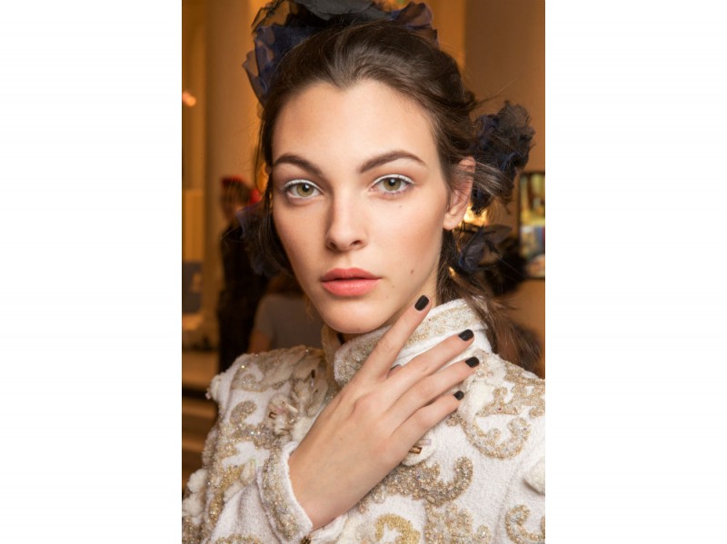 Chanel Métiers D’Art il backstage beauty della sfilata Parise Cosmopolite (3)