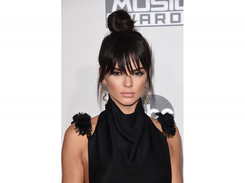 kendall jenner capelli raccolti