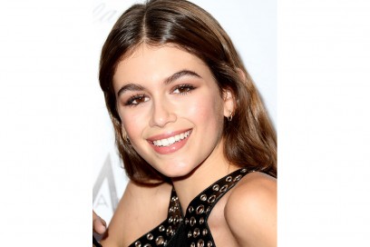 kaia gerber capelli color cioccolato