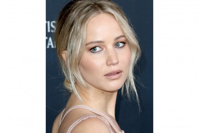 Jennifer lawrence capelli biondo cenere