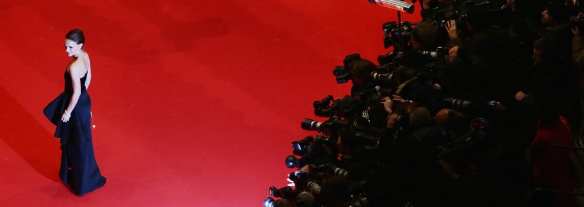 GettyImages-come venire bene in foto pose star red carpet