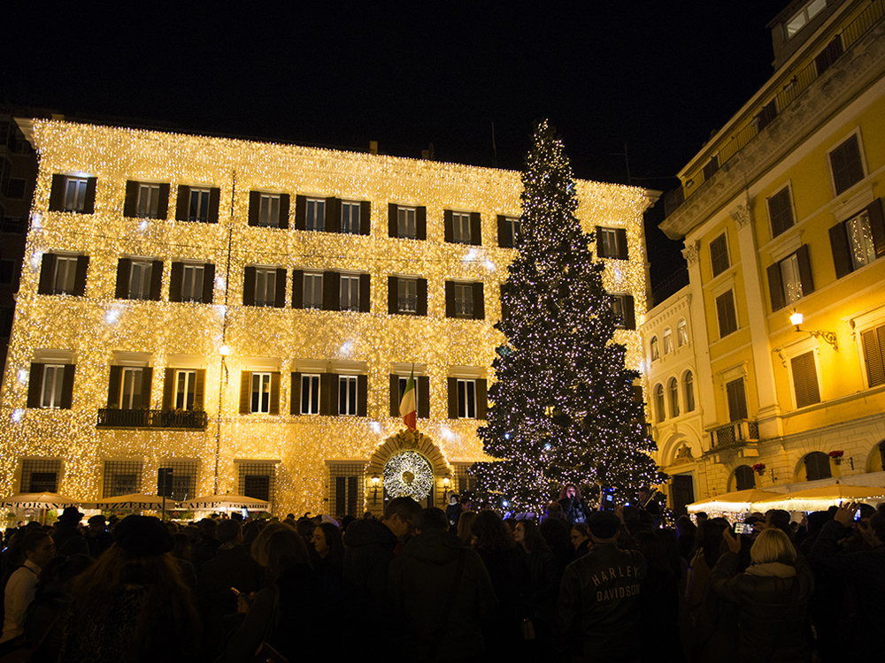 Valentino-Christmas-Tree-roma