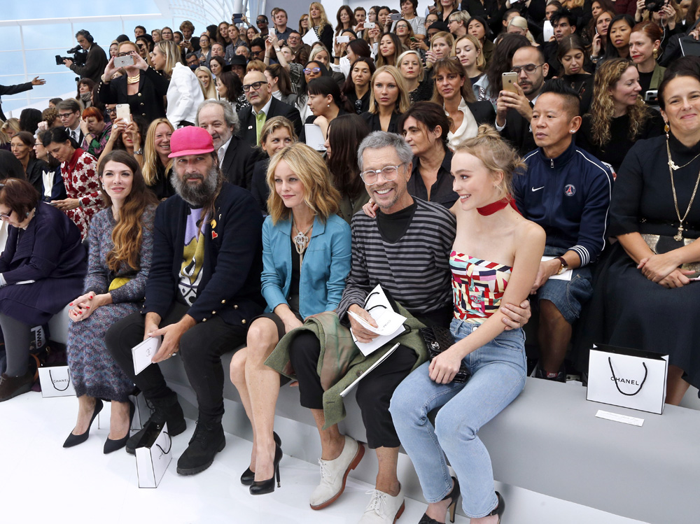 chanel-ss2016-front-row