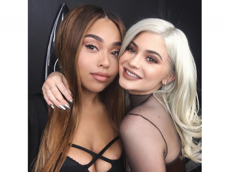 mirror-nails-kylieJenner