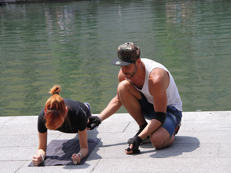 plank-rimanere-in-forma-durante-feste-Natale-allenamento-benessere-esercizi-fitness-sport