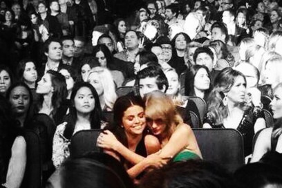 selena gomez taylor swift abbraccio