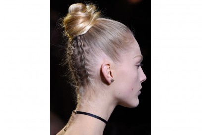 Capelli tendenza top knot per la Primavera-Estate 2107 (2)