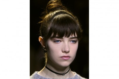 Capelli tendenza top knot per la Primavera-Estate 2107 (3)