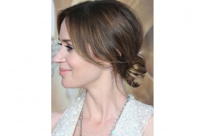 emily blunt capelli raccolti