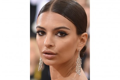 emily ratajkowski capelli raccolti