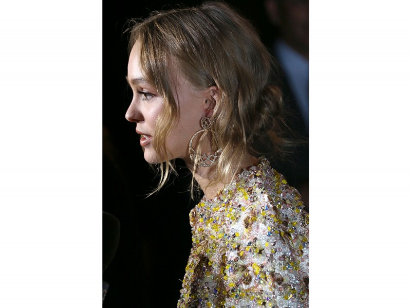 lily rose depp capelli raccolti