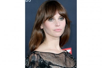 felicity jones capelli castani