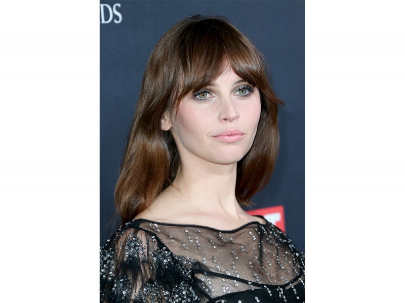 felicity jones capelli castani