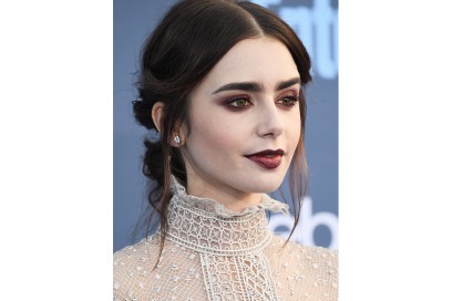 lily collins capelli raccolti