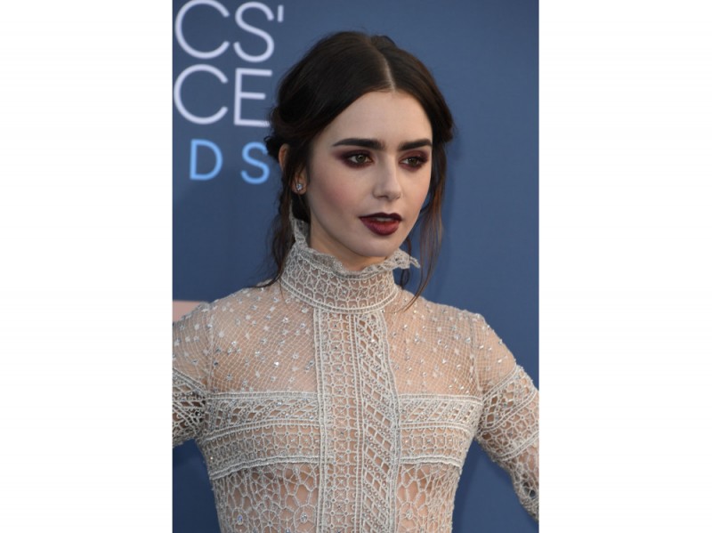 lily-collins-make-up-3