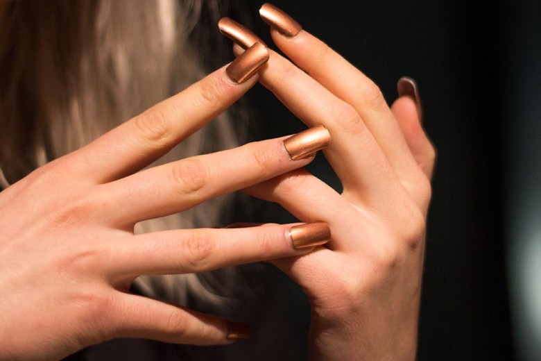 Unghie metallizzate: le nail art più belle per la tua estate