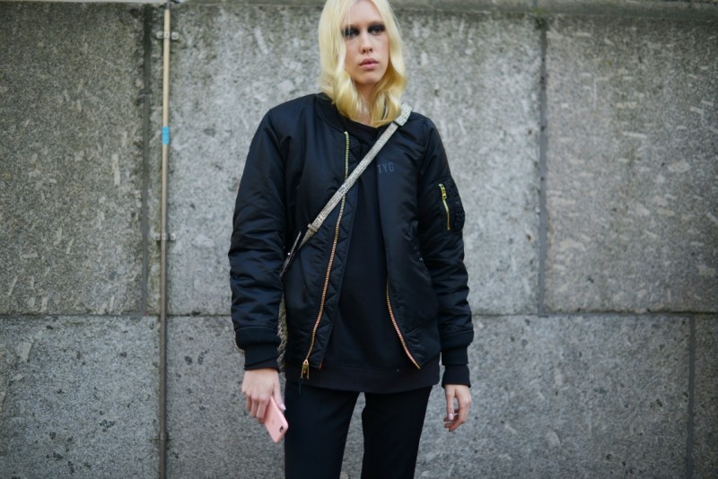 LONDON street style 17 total black bomber