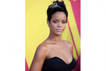 acconciature-capelli-ricci-corti-04