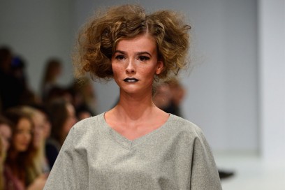 acconciature-capelli-ricci-corti-06