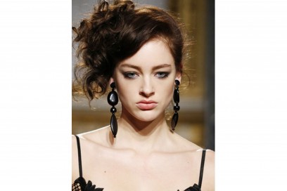 acconciature-capelli-ricci-corti-11