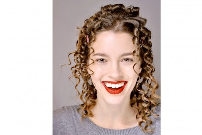 acconciature-capelli-ricci-media-lunghezza-02
